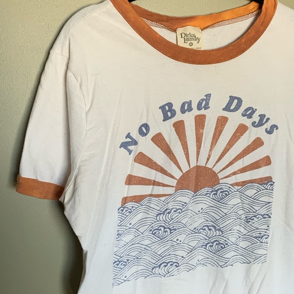 dirtee laundry Tops - Dirtee Laundry no bad days graphic tee XL